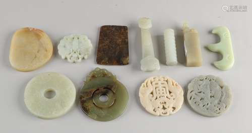 Lot of old / antique Chinese jade