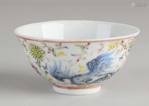 Chinese Famille rose bowl Ø 9 cm.