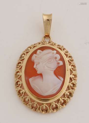 Gold cameo pendant