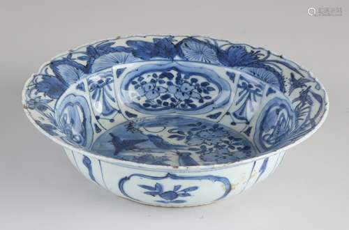 Rare Chinese Wanli klapmuts bowl Ø 21.2 cm.