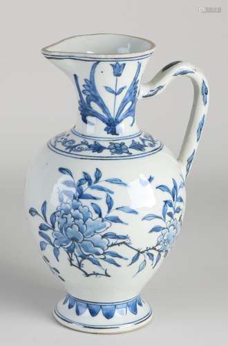 Chinese pitcher H 21.3 cm.