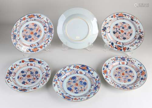 Six 18th century Chinese Imari plates Ø 22.7 cm.