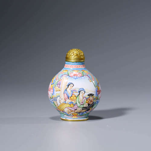 A CHINESE ENAMEL PAINTED WESTERNERS MOTIF SUNFF BOTTLE