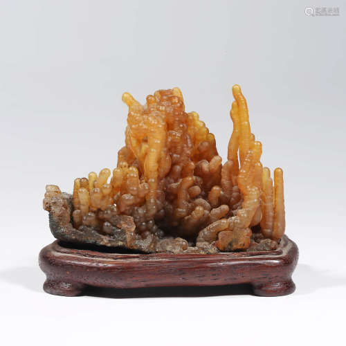 A CHINESE AGATE DECORATION AND STAND