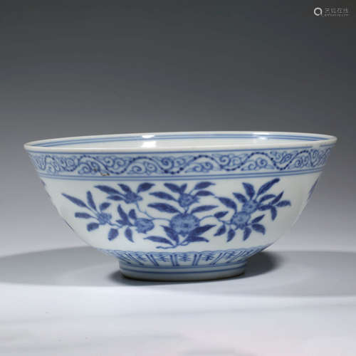 A CHINESE PORCELAIN BLUE AND WHITE DRAGON BOWL