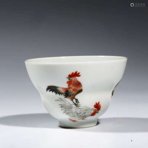 A CHINESE PORCELAIN FAMILLE ROSE ROOSTER CUP