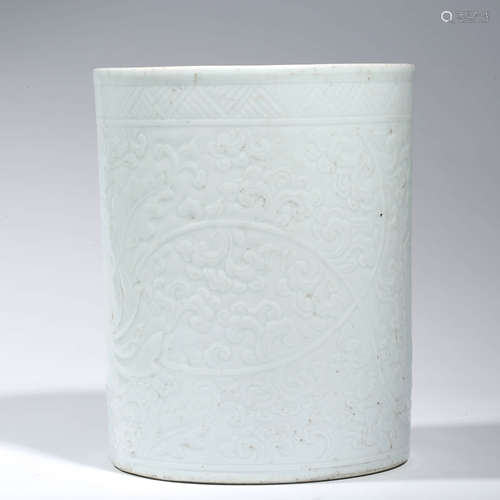 A CHINESE PORCELAIN WHITE-GLAZED INTERLOCK BRANCHES VASE