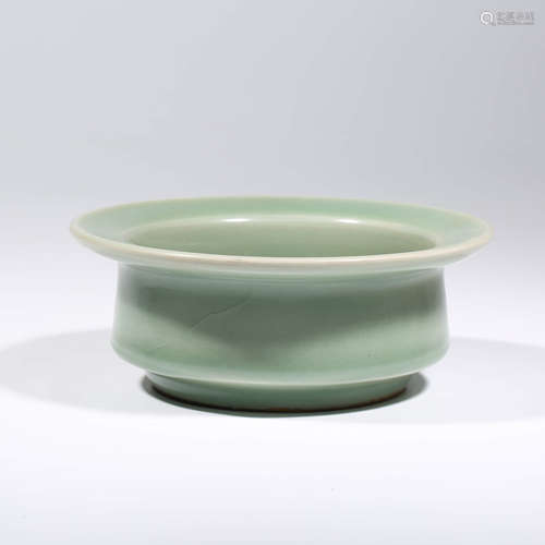 A CHINESE PORCELAIN CELADON-GALZED WASHER