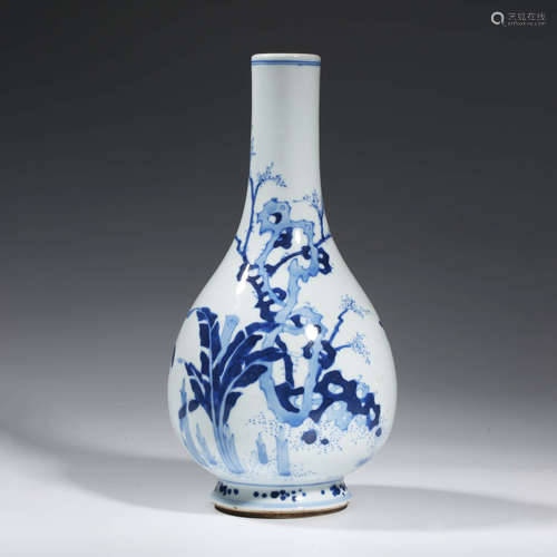 A CHINESE PORCELAIN BLUE AND WHITE FLOWERING FIGURE VASE