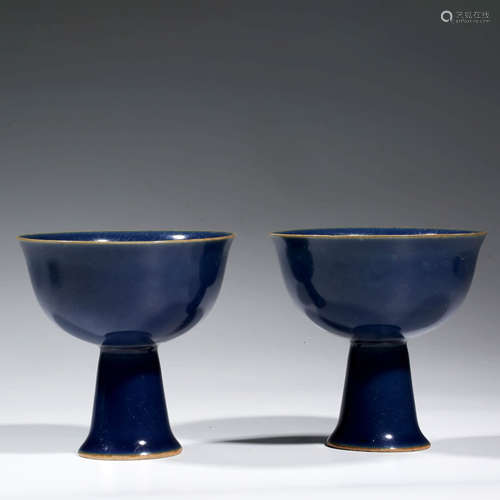 A PAIR OF CHINESE PORCELAIN BLUE-GLAZED STEM BOWLS