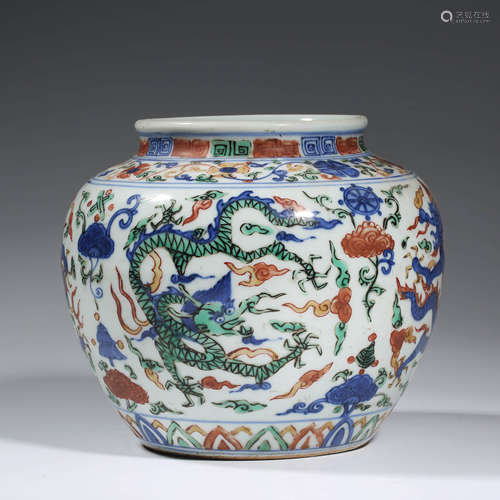 A CHINESE PORCELAIN WUCAI DRAGON JAR