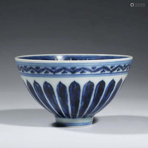 A CHINESE PORCELAIN BLUE AND WHITE INTERLOCKING BRANCHES BOW...