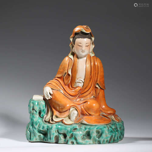 A CHINESE PORCELAIN FAMILLE ROSE AVALOKITESHVARA STATUE