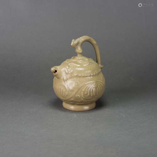 A YAOZHOU CARVED EWER