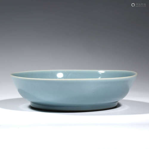 A CHINESE PORCELAIN BLUE-GLAZED DISH