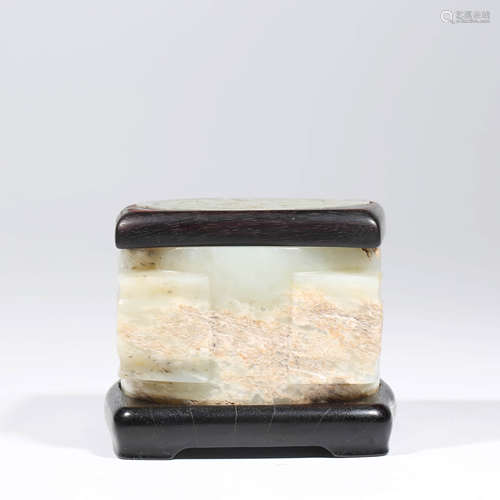 A CHINESE JADE CARVING OF A BOX AND COVER