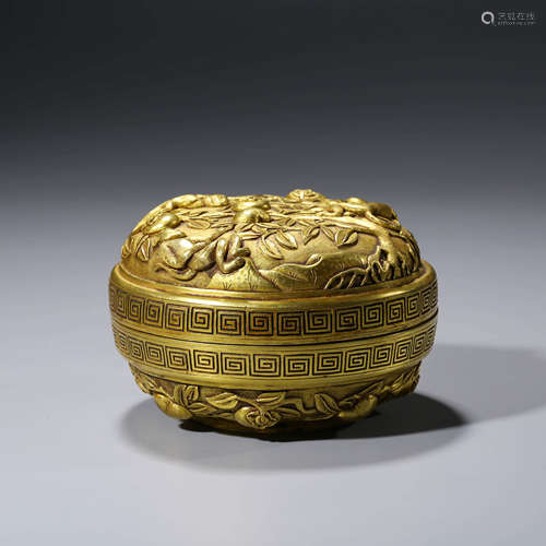 A CHINESE GILT-BRONZE PEACH AND MONKEY BOX AND COVER