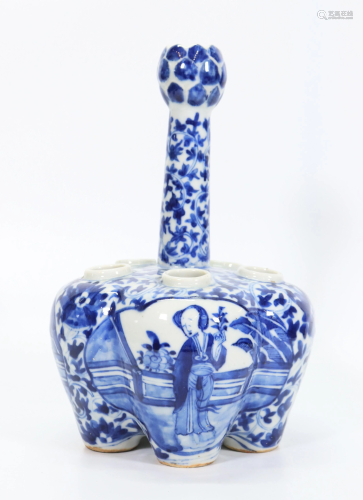Chinese 19 C Blue & White Porcelain Tulip Vase
