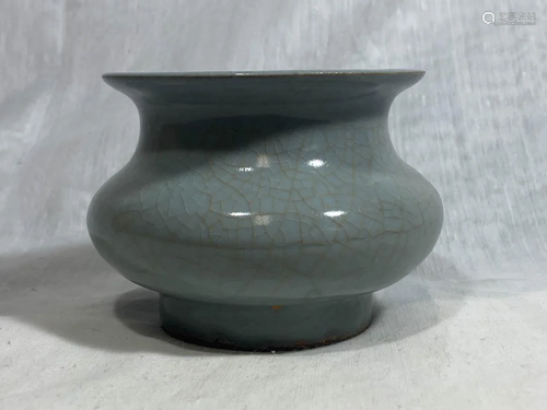 Chinese Guan Crackle Porcelain Vase