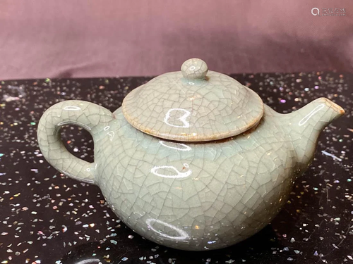 Chinese Celadon Ge Crackle Glazed Porcelain Teapot