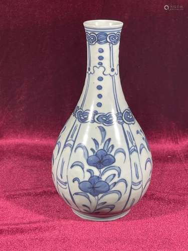 Chinese Blue White Porcelain Vase - Floral