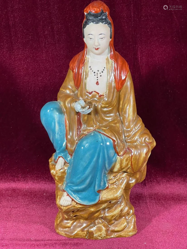 Chinese Porcelain Seated Kuanyin