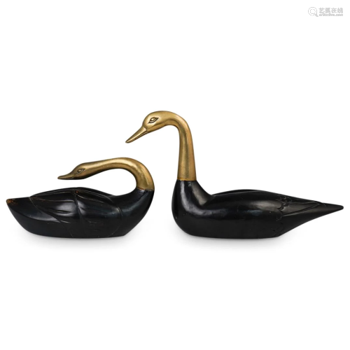 (2 Pc) Dolbi Cashier Duck Sculptures