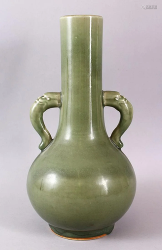 A CHINESE CELADON GLAZED TWIN HANDLE PORCELAIN VASE,