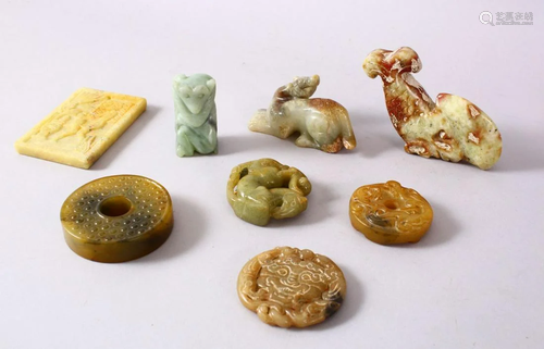 A MIXED LOT FO 8 CHINESE CARVED JADE PENDANTS /