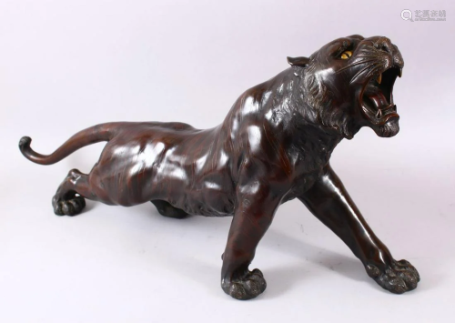 A LARGE JAPANESE MEIJI PERIOD BRONZE TIGER - SIGNED,