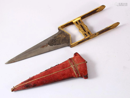 A GOOD INDIAN MUGHAL GILT STEEL DAGGER, with gilt