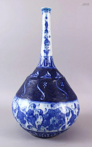 A GOOD 18TH CENTURY IZNIK BLUE & WHITE POTTERY WATER