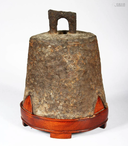 A 15TH / 16TH CENTURY CHINESE CAST IRON TEMPLE BELL,