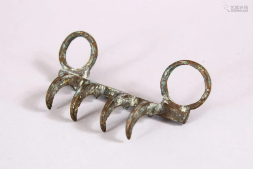 A RARE 19TH CENTURY SIKH TIGER CLAW WEAPON, 9cm wide.