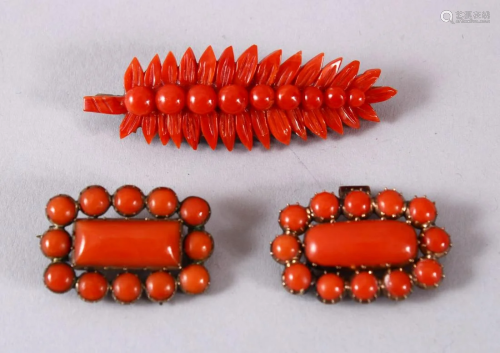 A MIXED LOT OF THREE CHINESE CORAL & WHITE METAL