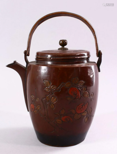 A JAPANESE MEIJI / TAISHO PERIOD FLORAL TEAPOT & COVER,