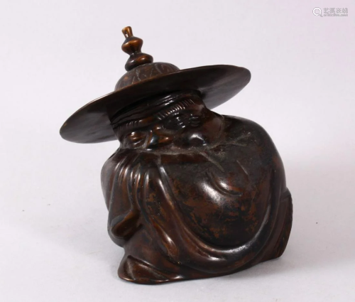 A CHINESE BRONZE FIGURE OF A CROUCHING MAN IN A HAT,