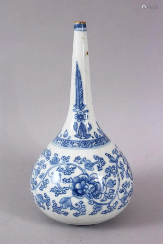 AN 18TH CENTURY CHINESE BLUE & WHITE PORCELAIN