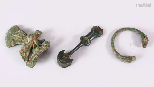 AN EARLY PERSIAN BRONZE ZOOMORPHIC AXE HEAD, together