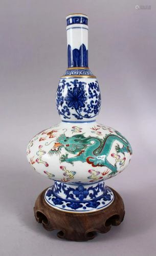 A CHINESE QING STYLE BLUE, WHITE AND FAMILLE ROSE