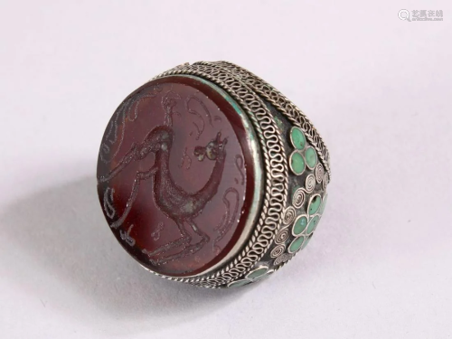 AN INDIAN SILVER INLAID INTAGLIO STYLE RING, the top