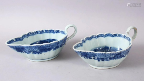 A PAIR OF 18TH CENTURY CHINESE BLUE & WHITE PORCELAIN