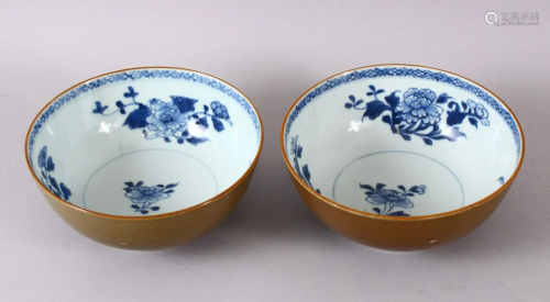 A PAIR OF CHINESE NANING CARGO BLUE & WHITE BOWLS, with