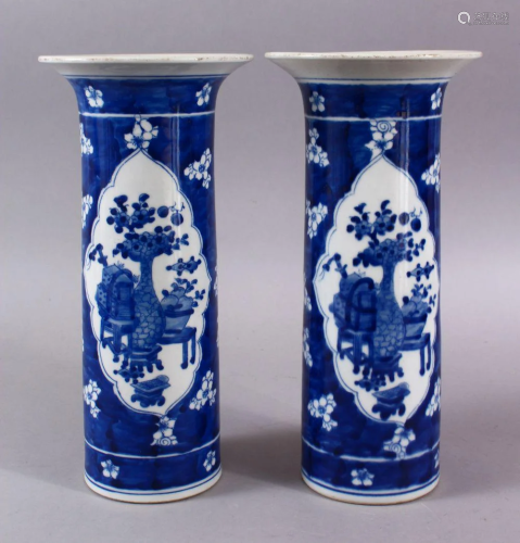 A PAIR OF CHINESE BLUE & WHITE PORCELAIN SLEEVE VASES,