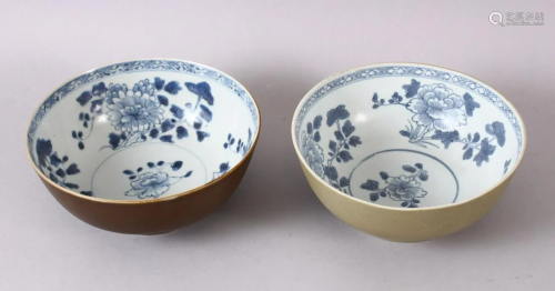 A PAIR OF CHINESE NANING CARGO BLUE & WHITE BOWLS, with