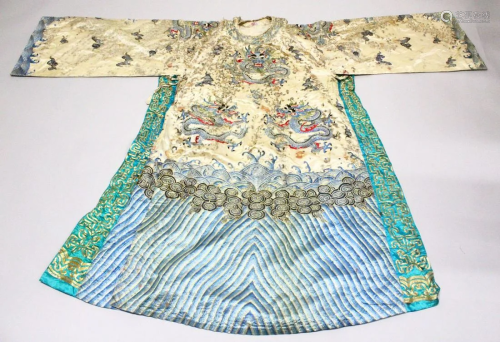 A 19TH CENTURY CHINESE MIXED LOT OF EMBROIDERED DRAG…
