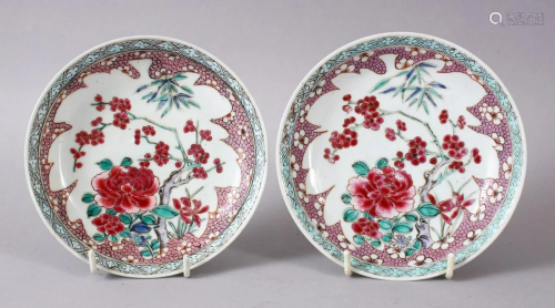 A PAIR OF 19TH CENTURY CHINESE FAMILLE ROSE DISHES,