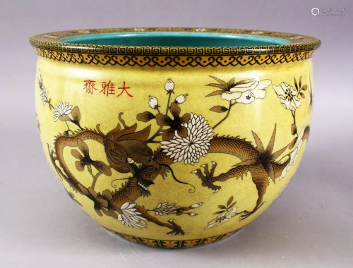 A LATE 19TH / EARLY 20TH CENTURY CHINESE YELLOW GROUND