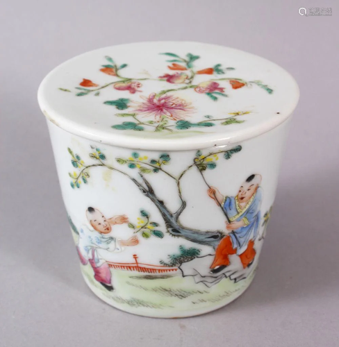 A 19TH / 20TH CENTURY CHINESE FAMILLE ROSE PORCELAIN