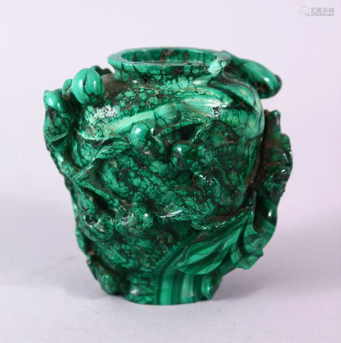 A 19TH CENTURY CHINESE MALACHITE SNUFF BOTTLE, carved